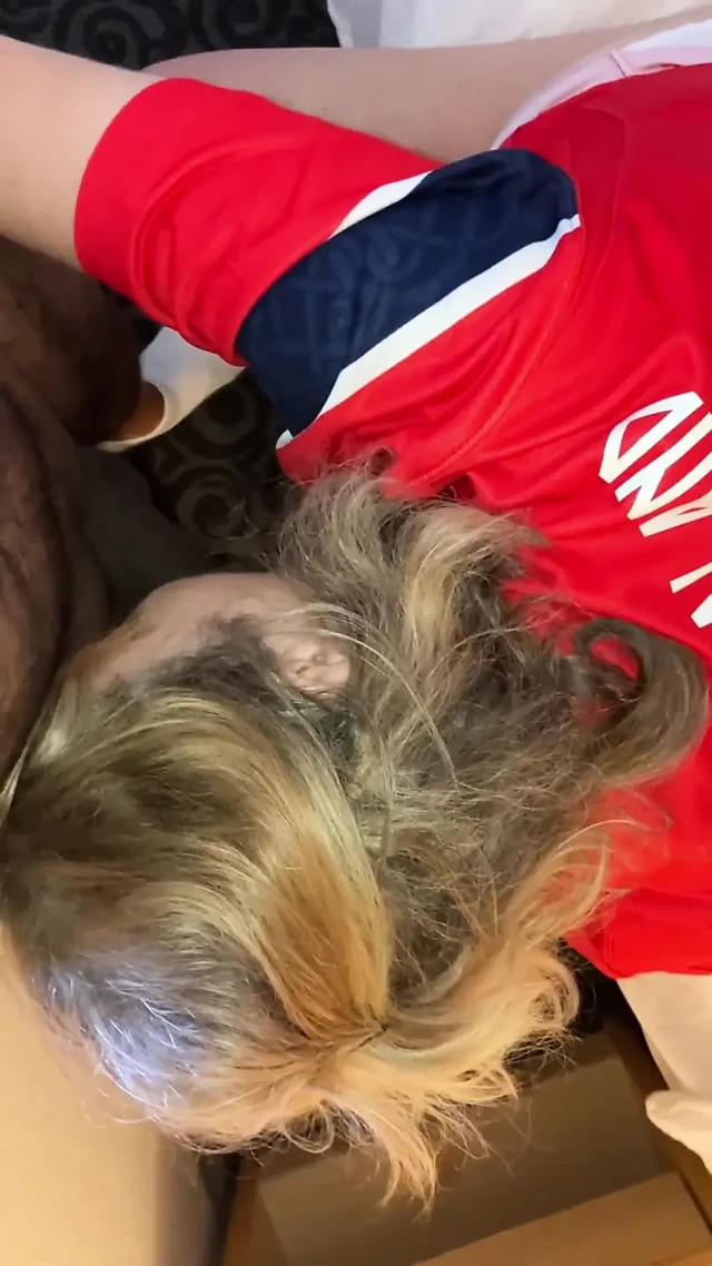 Kocanın ağzına alıyor