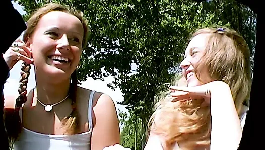 Seks Oyuncaklarıyla Lezbiyen açık Hava Seksi