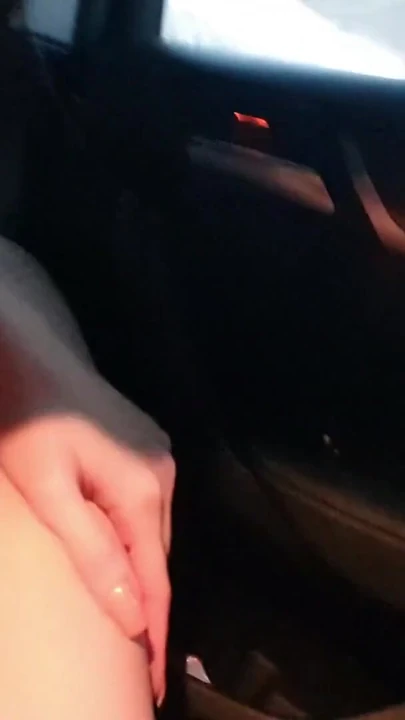 Uber sürücüsüne göğüslerimle ödeme | Klip 3