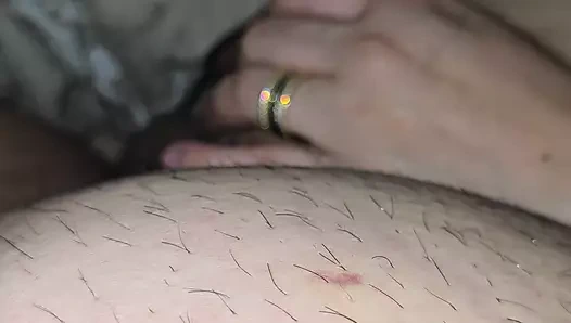 Üvey anne Hintli üvey oğluna ereksiyon halinde büyük yarakla mastürbasyon yapıyor