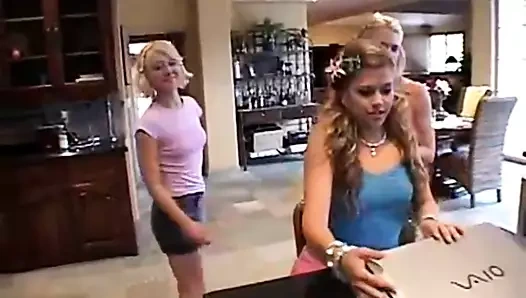 Topanga – genç lezbiyen eğlencesi azgınlaşıyor