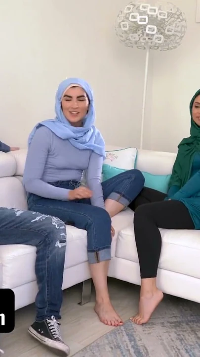 "Bize seninkini gösterirsen sana anatomimizi gösterebiliriz" - üvey erkek kardeşimiz bize nasıl seks yapacağımızı öğretti! | Klip 1