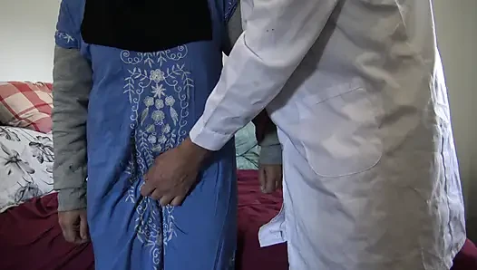 Sapık doktor göçmen Müslüman kadını prezervatifsiz sikiyor