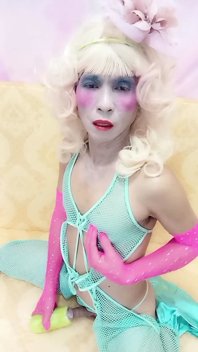 Shemale pear seksi porno derleme videosu giyiyor