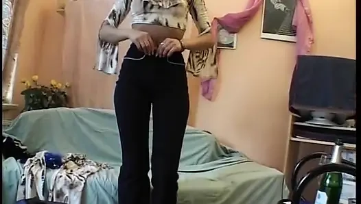 Sarışın kaltak oyuncu seçmelerinde amını büyük bir salatalık ile dolduruyor
