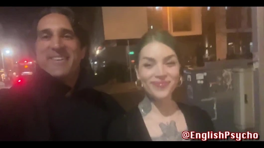 Güzel kadın dövmeli trans kız götten cezalandırılıyor.