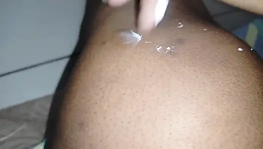 Sevimli ateşli kız 18+ tüm finansal varlıklarınız karşılığında zevkiniz için güzel temiz ayaklarını sunar.