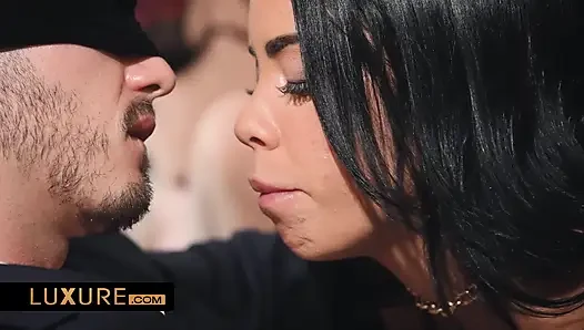 Anita Gezgin'in gözleri bağlı sürprizi