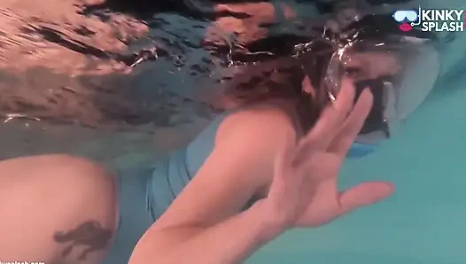 Lateks mayoyla gece yüzmesi ve tam yüz maskesi