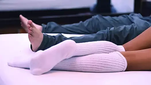 Üniversiteli kız karısı yoga dersindeyken dersten sonra ofisinde evli profesörü sikiyor.