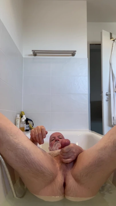 Küvette bearstgt - ıslak ve azgın hepsini gösteriyor