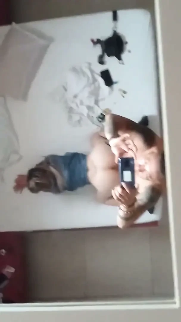 Kosta Rikalı domaltmalı sarışın motelde