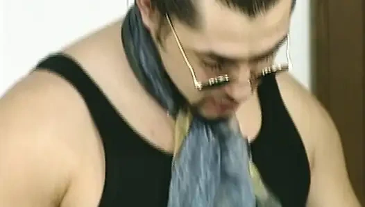 Çekici Alman orta yaşlı seksi kadın anal oynamanın tadını çıkarıyor ve yüze boşalmadan önce sikişiyor