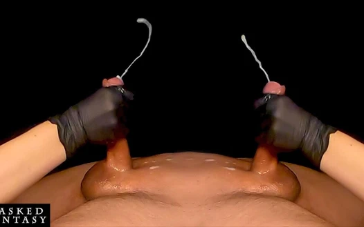 Bir yarağı uzun ve şehvetli bir şekilde büyük bir yüke süper ağır çekimde boşalmak için kenarlı