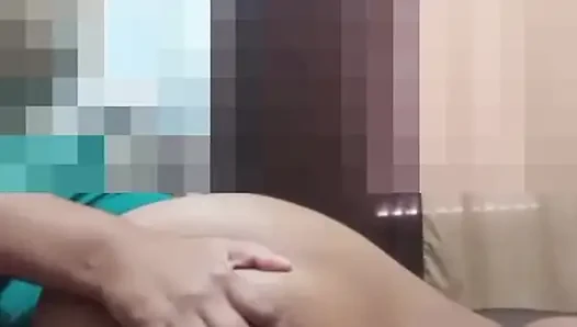 Çok ateşli tombul zenci kadın vücuduyla oynuyor