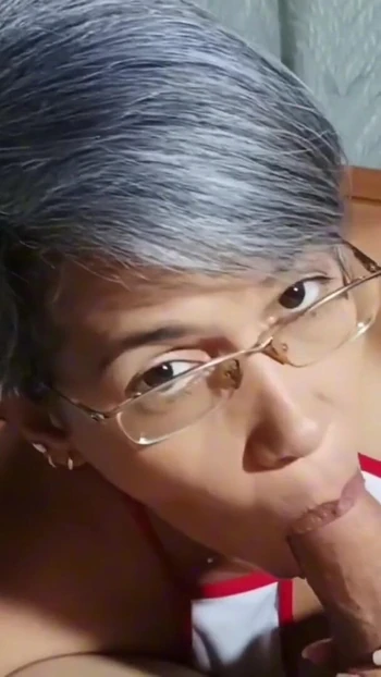 Знаковый момент из "Моя сводная сестра обожает видеть мой чистый член - 100% испанский".