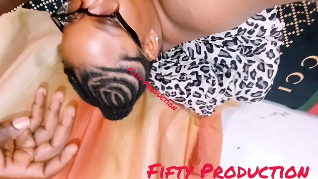 Büyük memeli kaltak hobisi olmadığında büyük siyah yarağımı sikmeyi seviyor. Bitch Pussy
