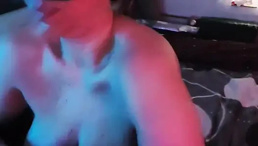 Sahibe domina bakış açısı sakso köle büyük göğüslerine boşalıyor. Faphouse'da tam sahne