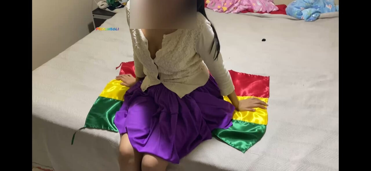 BOLIVYALI CHOLITA DÖKÜM 18 YAŞINDA BÜYÜK GÖT VE BEYAZ GÜZEL GÖT GEVŞEK YUKARI BEKARETINI KAYBEDER