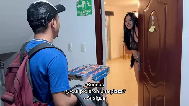 Курьер принес мне больше чем пиццу