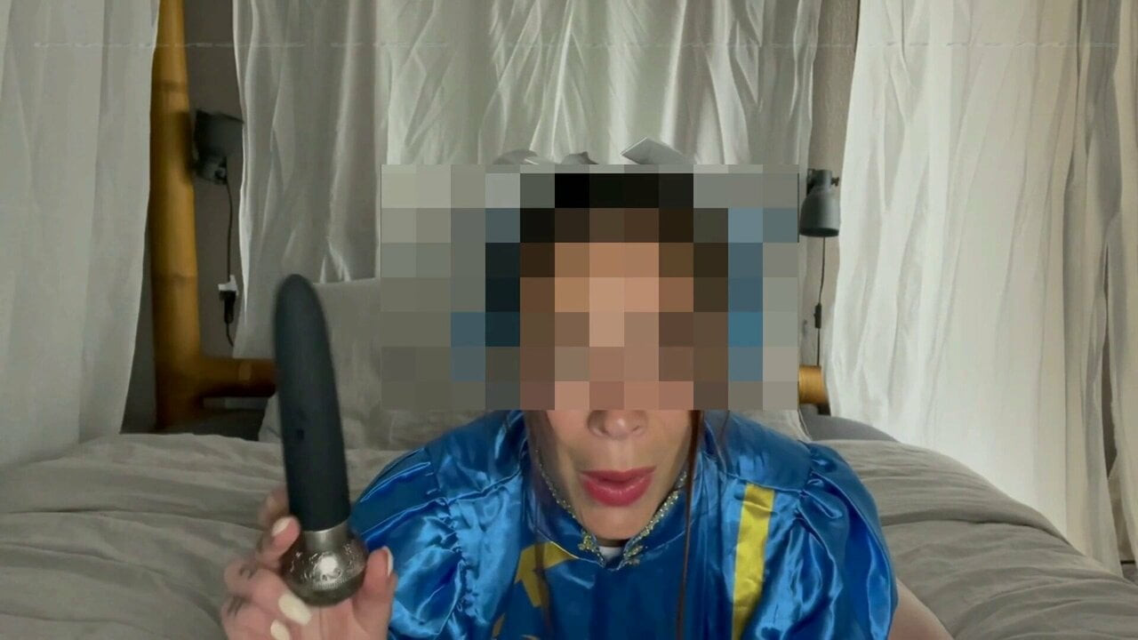 Fk2 - chun-li gibi giyinmiş milf onu kedi yumruklu alır