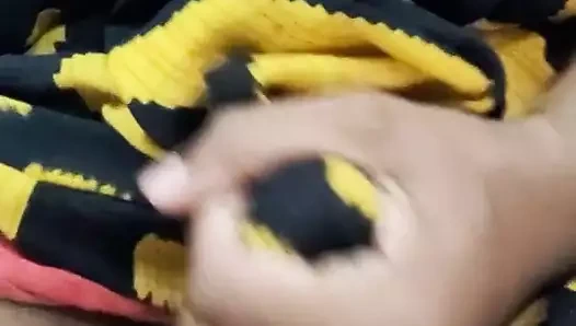 Sari travesti masterbasyonu