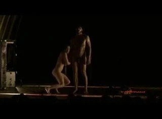 Alice spisa göğüslerini vahşice 30 dakika alır