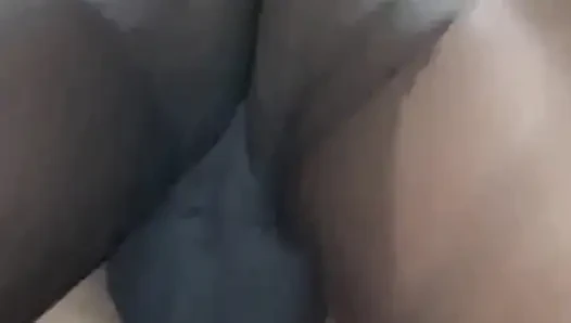 Bacaklar yukarı büyük zenci yarağı misyoner yüksek sesle inleyerek orgazm oluyor dölleme