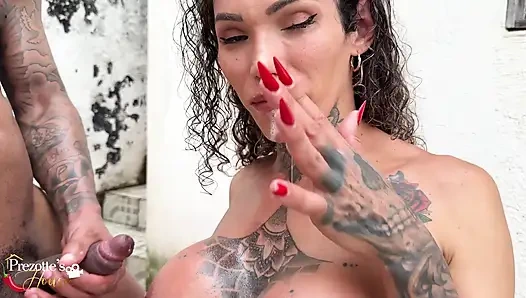 Bahçıvan Bayan Sabrina Prezotte Kendini beğenmiş Travesti.