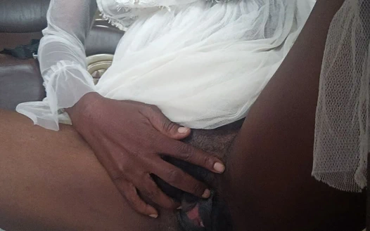 Tüm Vücut Titriyorken Sert Orgazm Olurken Yarakla Izliyor