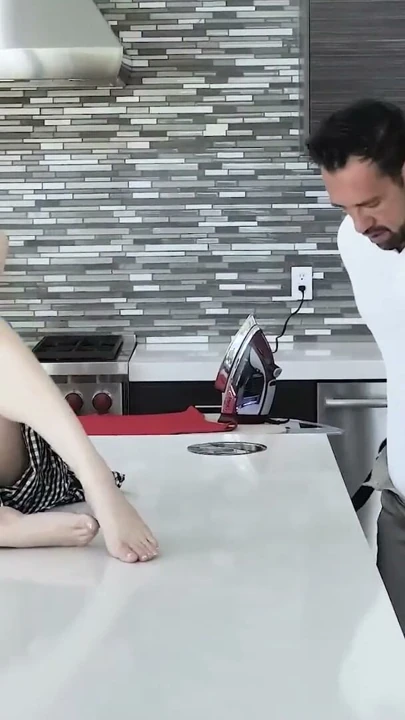 Azgın koca ve orta yaşlı seksi evli kadın ufacık minik kahyalarını evin her yerinde sikiyor - mylf | Klip 3