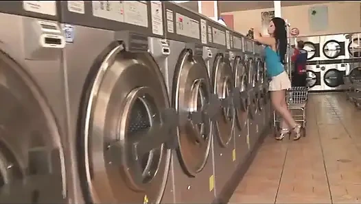 Çamaşır yıkama sürtüğü yarak için geliyor