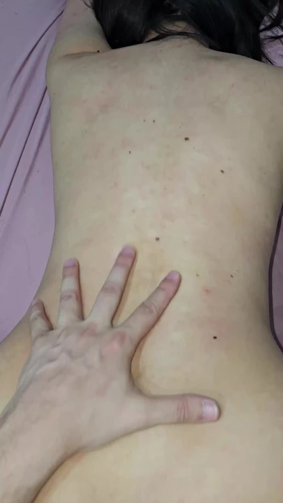 Arkadaşım tarafından sikiliyor ve tokatlanıyor!