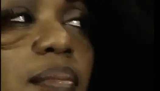 Almanya'dan siyah sürtük esaret seansında cezalandırılıyor