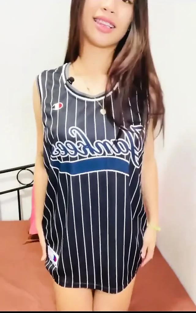 Şimdiye kadar denemiş olduğum ilk büyük dildo, alsmot ağlıyor