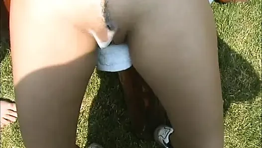 Küçük memeli genç kız iki büyük yarakla sikiliyor ve sıkı amına boşalıyor