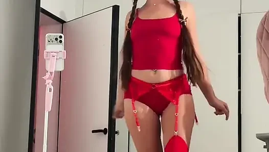 Kırmızı renkte baştan çıkarıcı dans