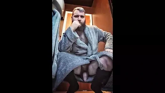 Bornozlu yakışıklı kıllı adamlar