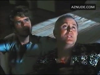 1993'ten kırmızı saten külotlu Rossana arquette