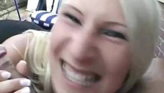 Hollandalı sarışın kız arkadaşını sikiyor