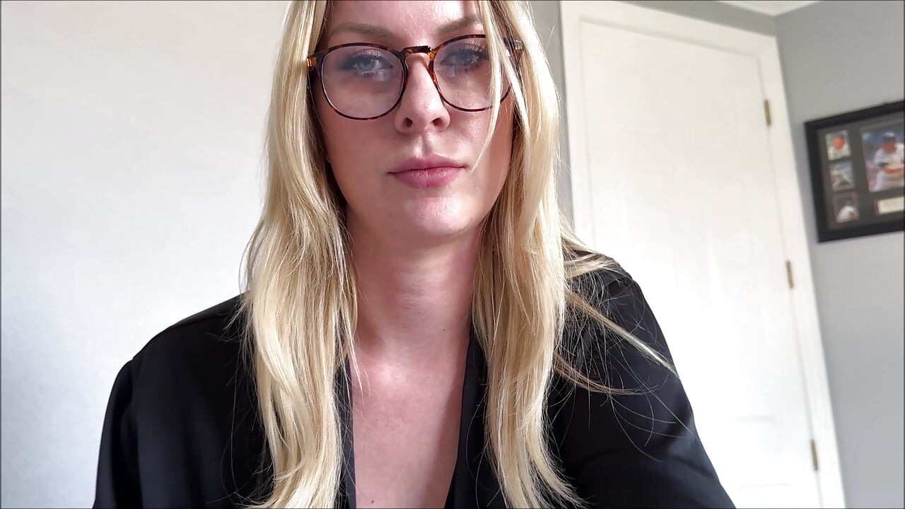 Kız arkadaşın annesi seks öğretiyor - önce anne geliyor - alex adams