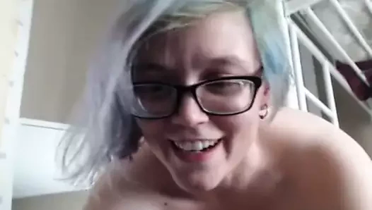 chubby kız ile sarkık göğüsleri