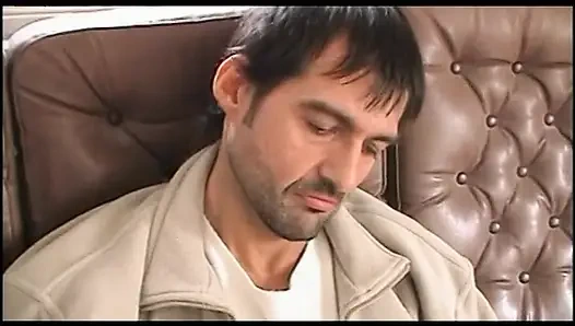 Kızıl saçlı genç kız büyük götten sikişiyor