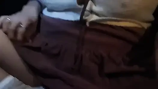 Erkek Arkadaşım Izlerken Arabada Islak Amcığımla Oynuyorum - Amatör Çift Eğlencesi.
