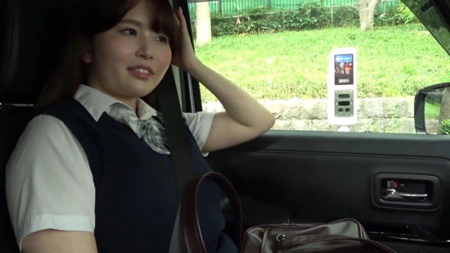 Misuzu - yaşlı erkeklerden hoşlanan büyük göğüslü kadın, yarısı in, yarısı dışarıda