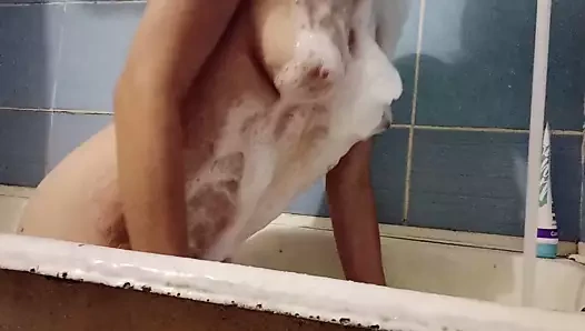 Süper baloncuklar. bol köpüklü banyo yapmak.