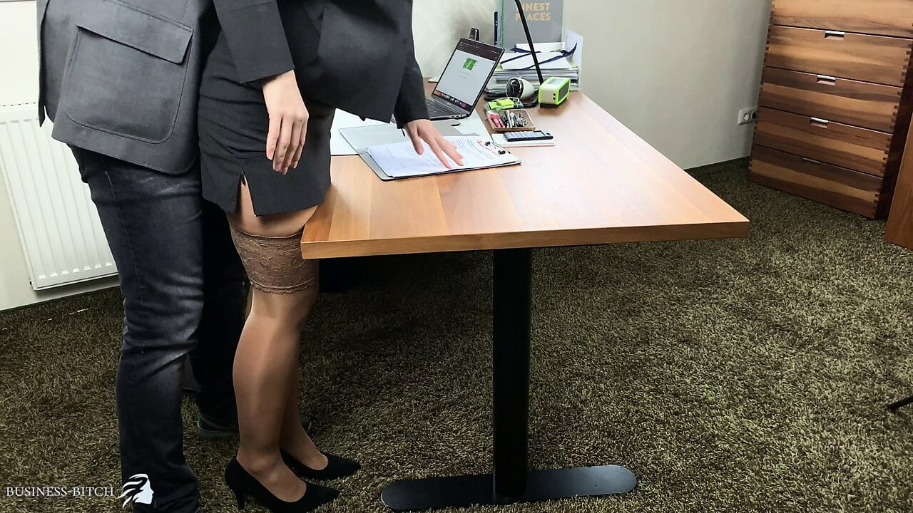 Patron sekreter kullanır ve tüm deliklerini doldurur -projectsexdiary