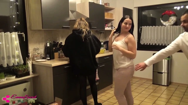 Creampie! Azgın Koca Beni Çıplak Sikiyor! Karısı Hemen Yan Odada!
