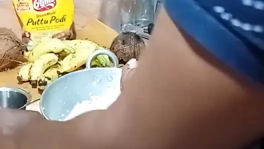 Hintli evli kadın mutfakta sikişiyor