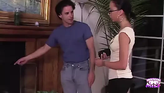 Seksi bir latin hatun İngilizce bilmiyor ama o penisi nasıl emdiğini biliyor